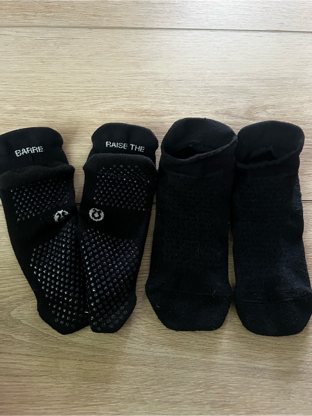 lululemon Pilates 2 PAIRS- Socks- Black- size L (9-11) - Picture 2 of 3